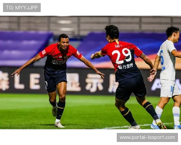 武义队门将扑救兰溪队戴忆铭点球瞬间：虽败犹荣表现获赞